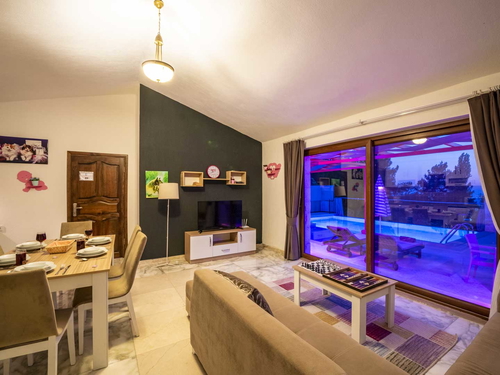  gece  -  Kasım
  | Kalkan İslamlar Balayı Villası: Taş ve Ahşabın Romantik Uyumu